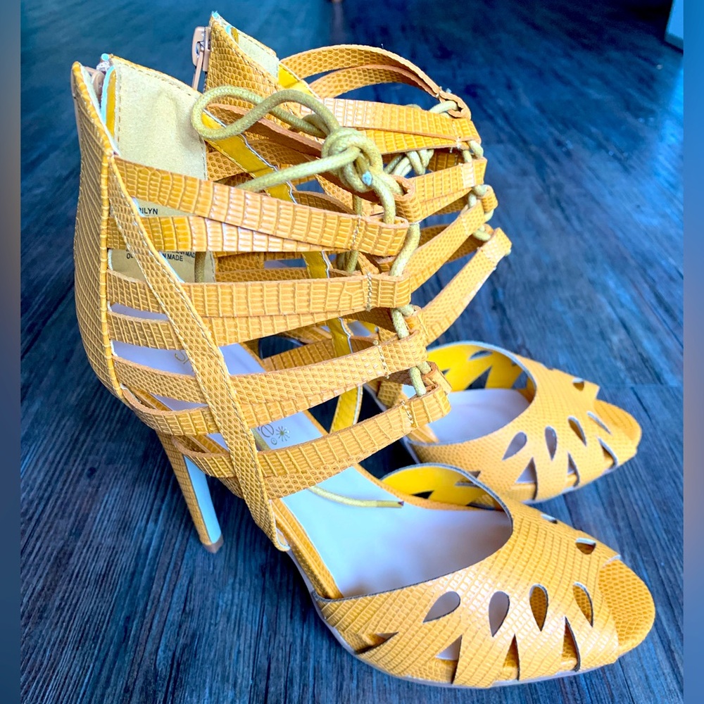 Shoedazzle “Marilyn” mustard open toe heels!